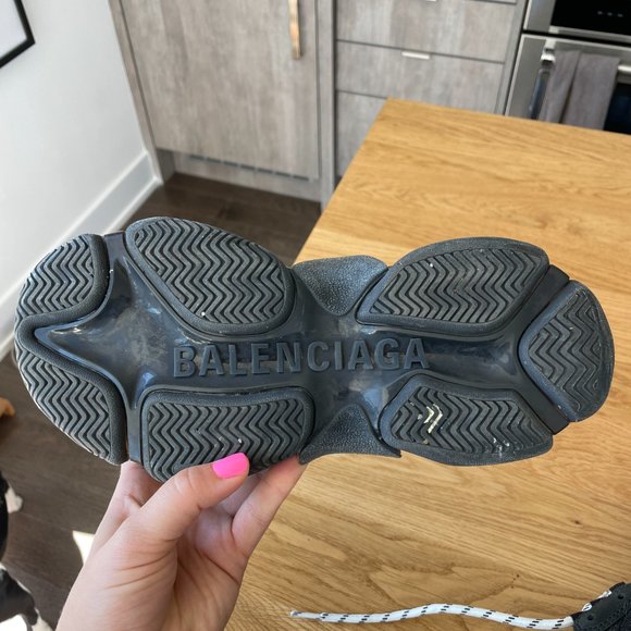 Balenciaga Black and White Sneakers - Picture 7 of 10